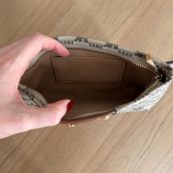 MICHAEL KORS BELT BAG - Picture 4 of 9